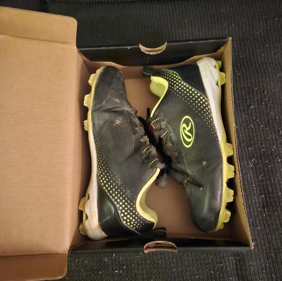 BASEBALL CLEATS - Picture 4 of 6